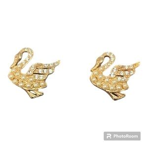 Set of Vintage Swan Brooches pins